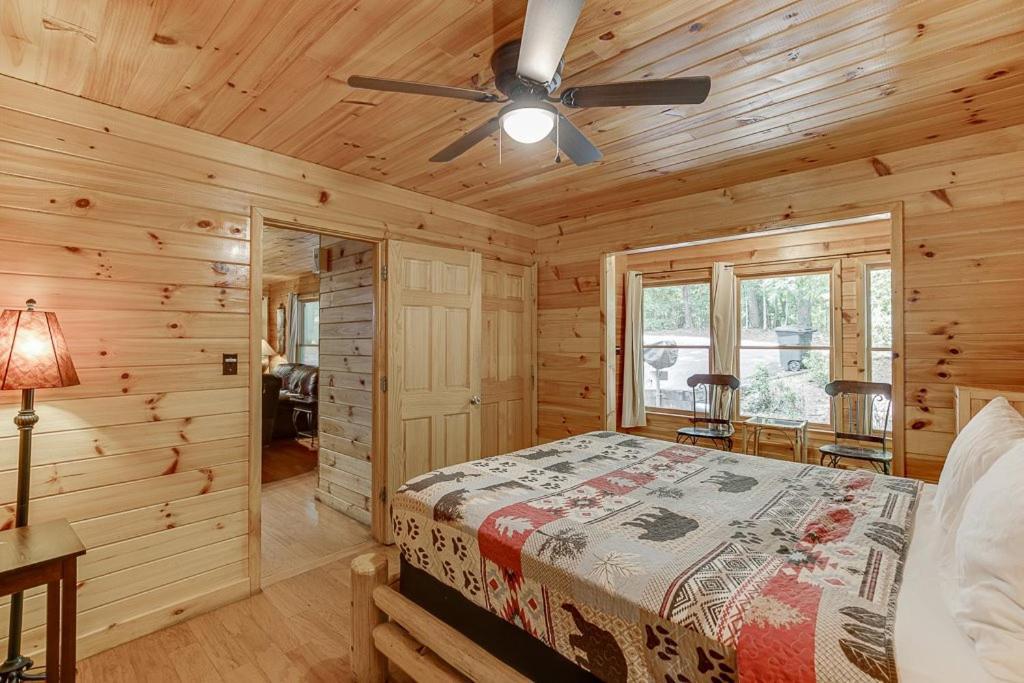 Cabin With Jacuzzi & Hydrotherapy Spanear Helen Cleveland Extérieur photo