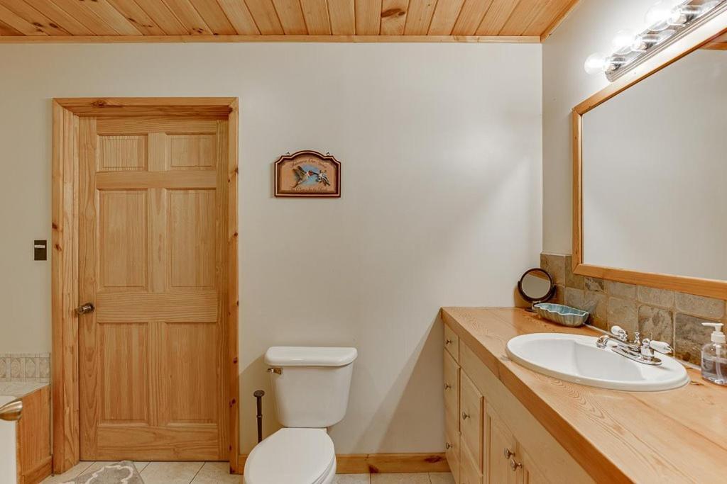Cabin With Jacuzzi & Hydrotherapy Spanear Helen Cleveland Extérieur photo