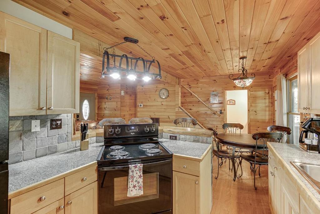 Cabin With Jacuzzi & Hydrotherapy Spanear Helen Cleveland Extérieur photo